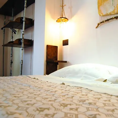 Tzio Roomme B&B *